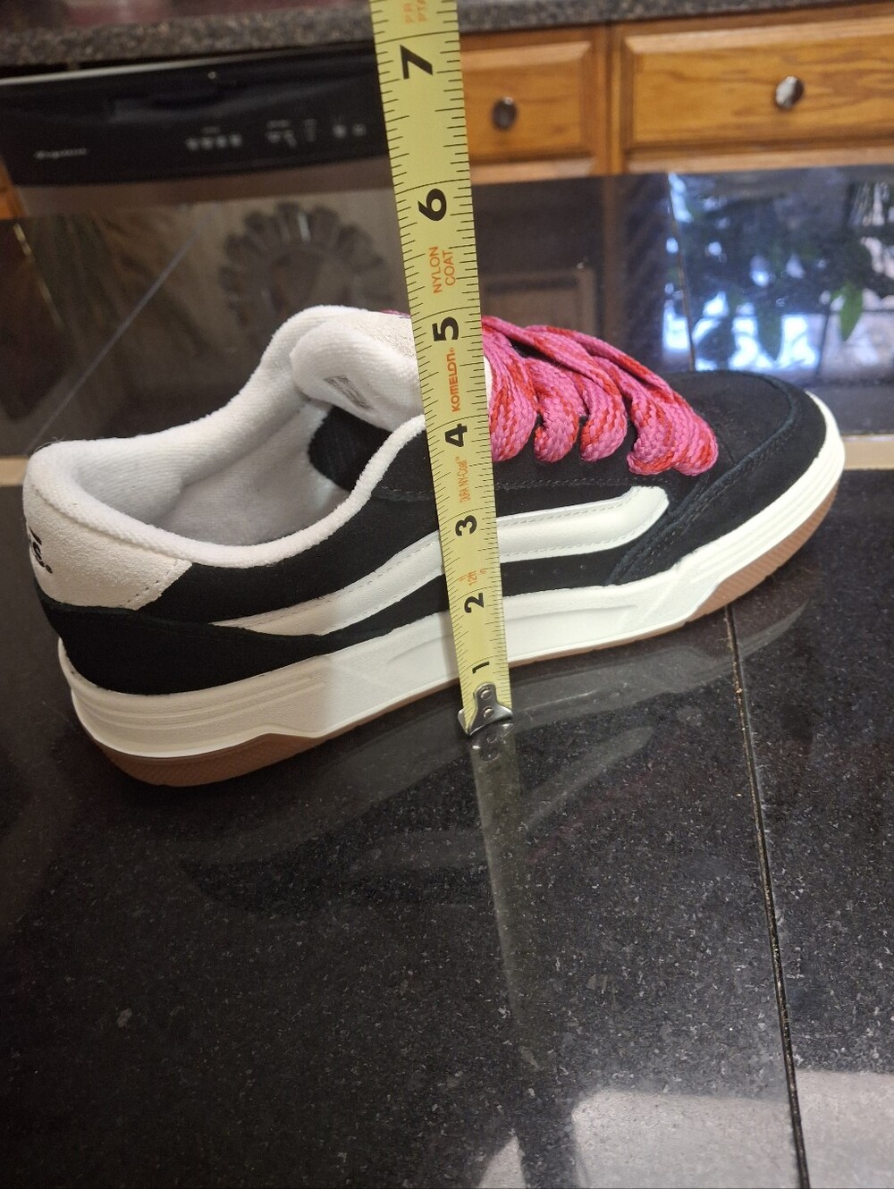 Vans Hylane Lace-Up Sneakers Black & White Thick Pink Laces Unisex W7/M5.5 - Picture 16 of 16